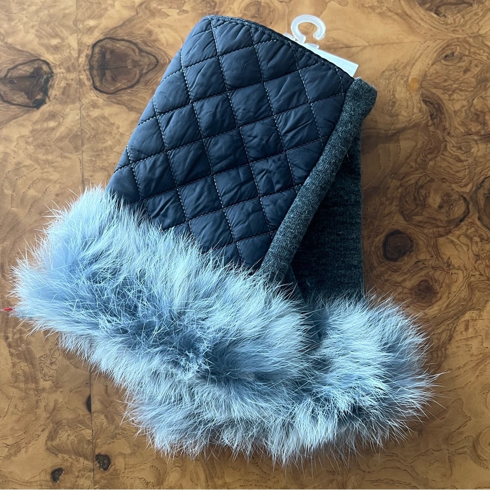 Quilted gray fur trim fingerless gloves NWT